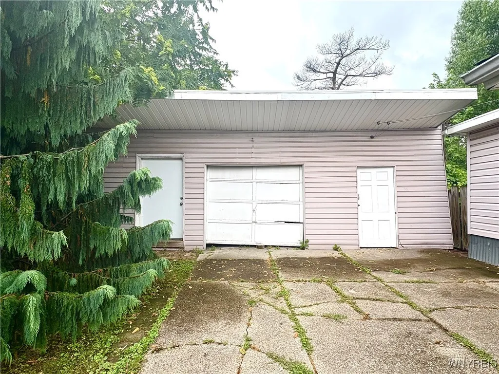 62 Kail Street, Buffalo, New York 14207, Buffalo, New York 14207, 4 Bedrooms Bedrooms, 9 Rooms Rooms,2 BathroomsBathrooms,Residential,For Sale,62 Kail Street, Buffalo, New York 14207,B1628099