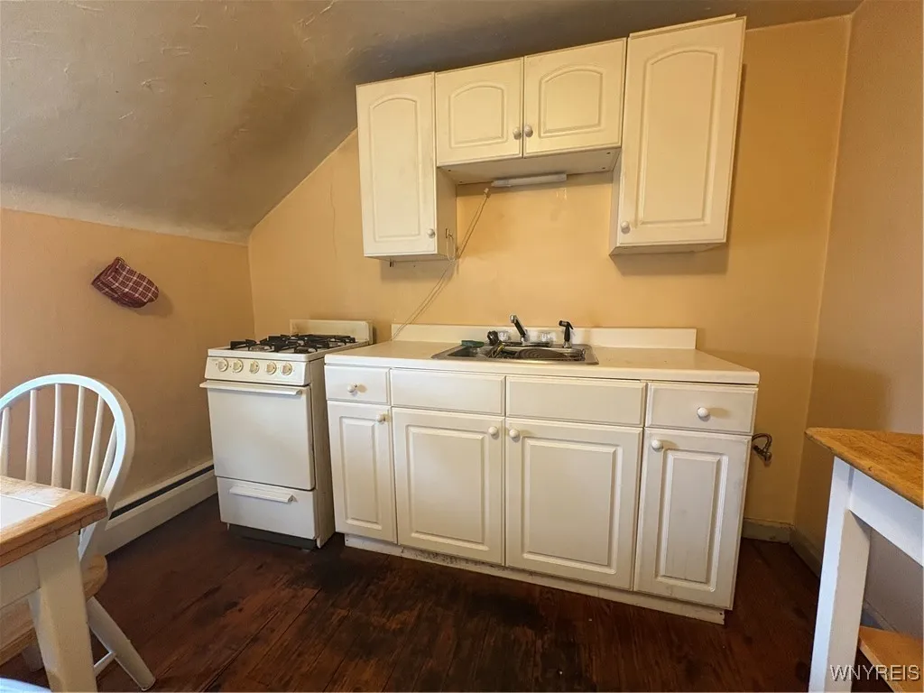 62 Kail Street, Buffalo, New York 14207, Buffalo, New York 14207, 4 Bedrooms Bedrooms, 9 Rooms Rooms,2 BathroomsBathrooms,Residential,For Sale,62 Kail Street, Buffalo, New York 14207,B1628099