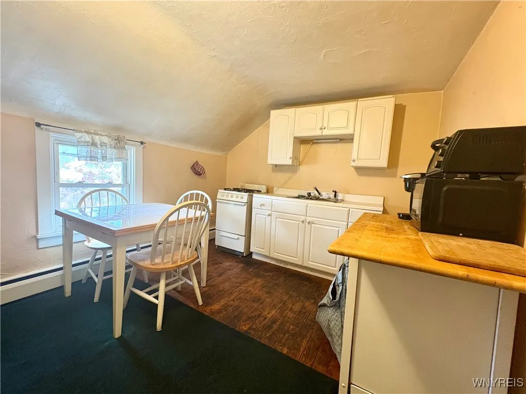 62 Kail Street, Buffalo, New York 14207, Buffalo, New York 14207, 4 Bedrooms Bedrooms, 9 Rooms Rooms,2 BathroomsBathrooms,Residential,For Sale,62 Kail Street, Buffalo, New York 14207,B1628099