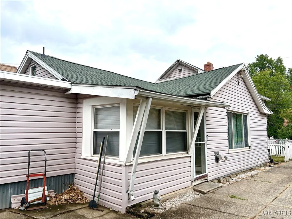 62 Kail Street, Buffalo, New York 14207, Buffalo, New York 14207, 4 Bedrooms Bedrooms, 9 Rooms Rooms,2 BathroomsBathrooms,Residential,For Sale,62 Kail Street, Buffalo, New York 14207,B1628099