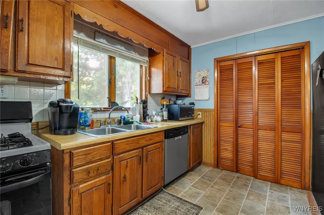 627 Kennedy Avenue, Evans, New York 14006, Evans, New York 14006, 3 Bedrooms Bedrooms, 6 Rooms Rooms,1 BathroomBathrooms,Residential,Closed,627 Kennedy Avenue, Evans, New York 14006,0,B1628312