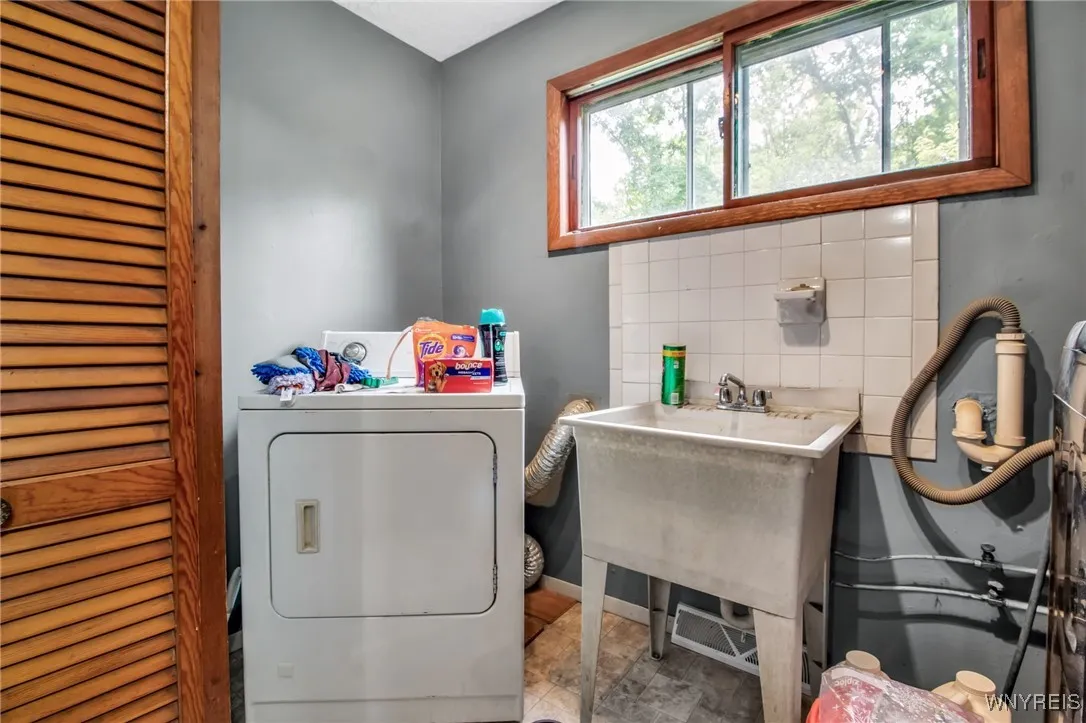 627 Kennedy Avenue, Evans, New York 14006, Evans, New York 14006, 3 Bedrooms Bedrooms, 6 Rooms Rooms,1 BathroomBathrooms,Residential,Closed,627 Kennedy Avenue, Evans, New York 14006,0,B1628312