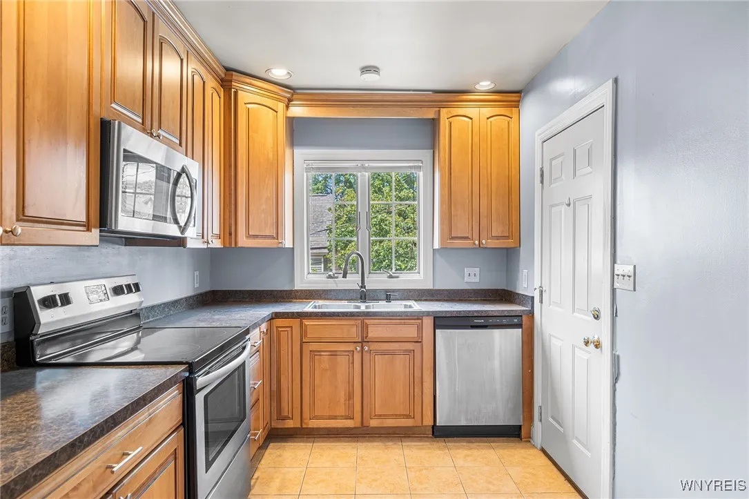 221 Lexington Avenue, Buffalo, New York 14222, Buffalo, New York 14222, 4 Bedrooms Bedrooms, ,2 BathroomsBathrooms,Residential,For Sale,221 Lexington Avenue, Buffalo, New York 14222,B1627885