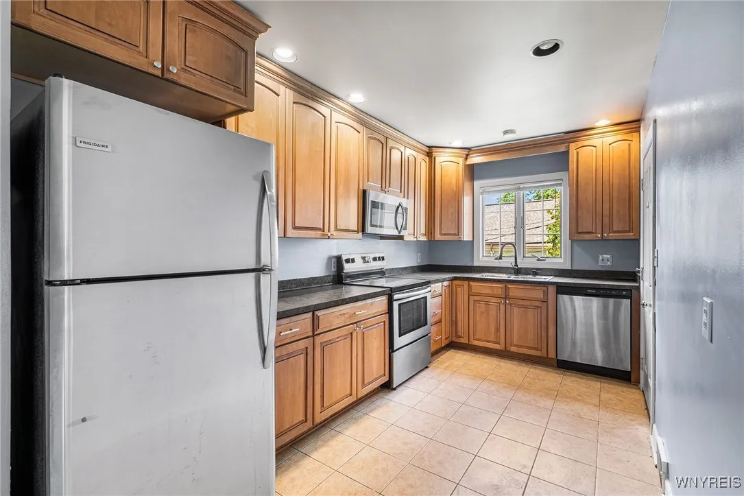221 Lexington Avenue, Buffalo, New York 14222, Buffalo, New York 14222, 4 Bedrooms Bedrooms, ,2 BathroomsBathrooms,Residential,For Sale,221 Lexington Avenue, Buffalo, New York 14222,B1627885