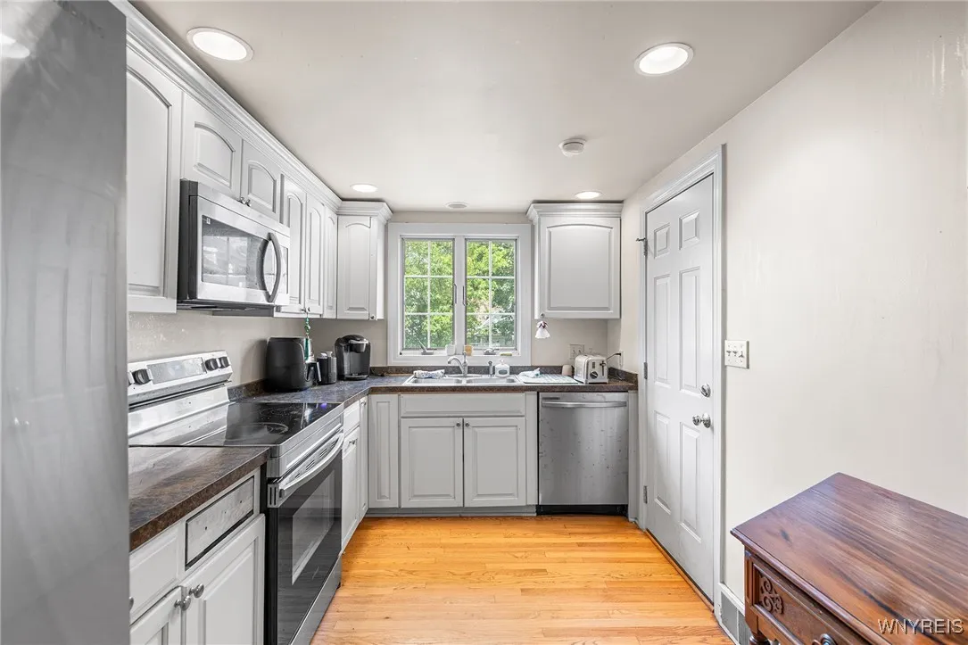 221 Lexington Avenue, Buffalo, New York 14222, Buffalo, New York 14222, 4 Bedrooms Bedrooms, ,2 BathroomsBathrooms,Residential,For Sale,221 Lexington Avenue, Buffalo, New York 14222,B1627885