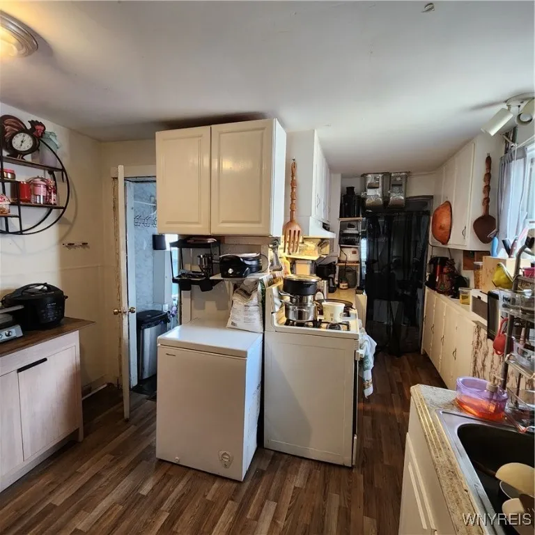 143 Crowley Avenue, Buffalo, New York 14207, Buffalo, New York 14207, 4 Bedrooms Bedrooms, 7 Rooms Rooms,1 BathroomBathrooms,Residential,For Sale,143 Crowley Avenue, Buffalo, New York 14207,B1628474
