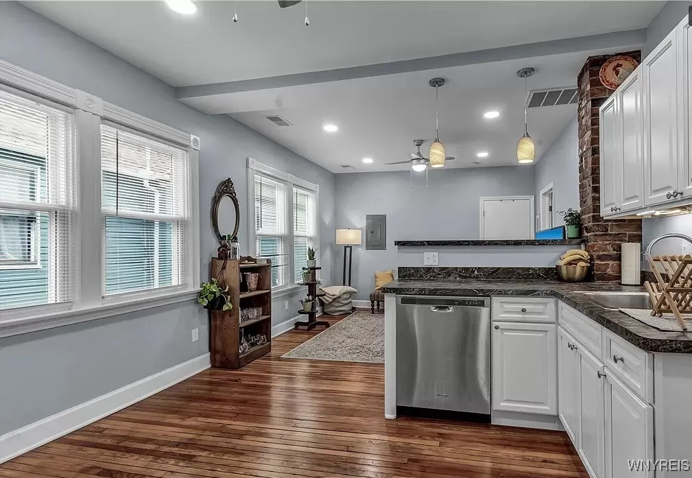 378 Breckenridge Street 3, Buffalo, New York 14213, Buffalo, New York 14213, 1 Bedroom Bedrooms, 3 Rooms Rooms,1 BathroomBathrooms,Residential Lease,For Rent,378 Breckenridge Street 3, Buffalo, New York 14213,B1628504