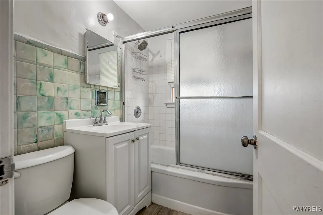 73 Oakmont Avenue, Buffalo, New York 14215, Buffalo, New York 14215, 4 Bedrooms Bedrooms, ,2 BathroomsBathrooms,Residential,For Sale,73 Oakmont Avenue, Buffalo, New York 14215,B1628531