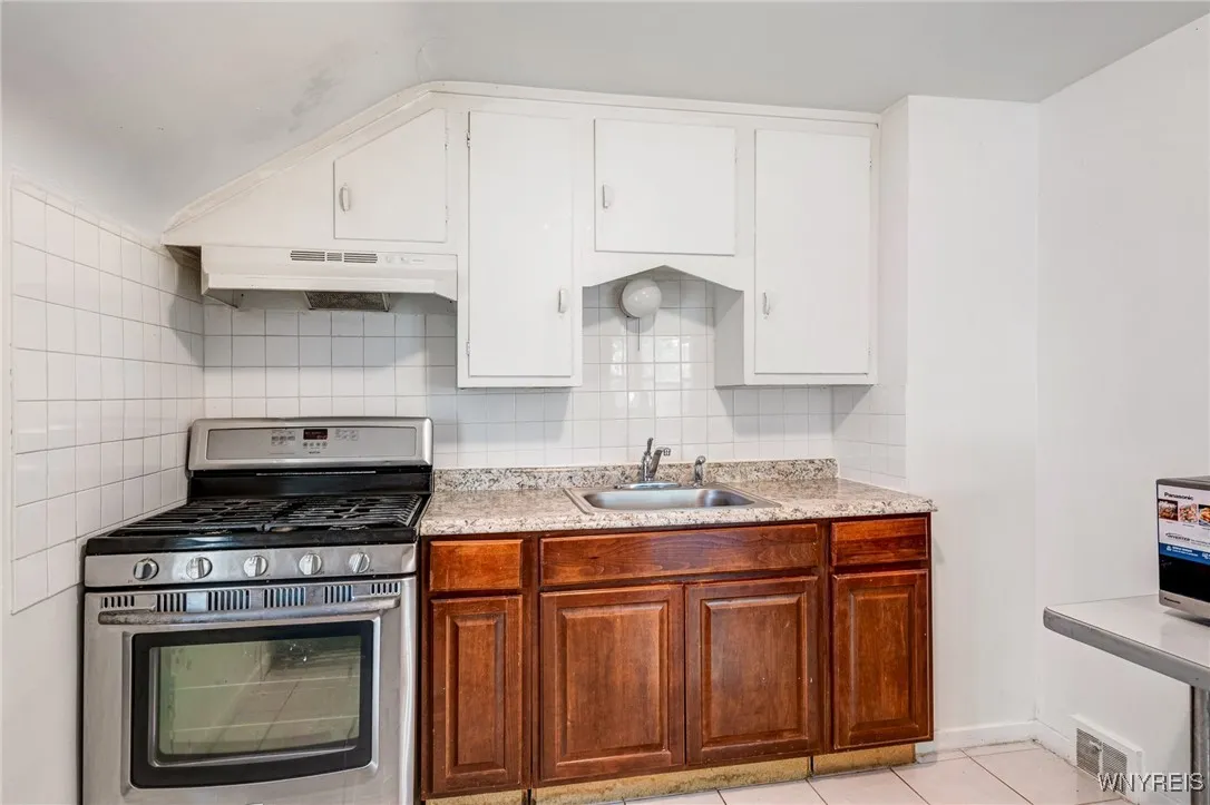 73 Oakmont Avenue, Buffalo, New York 14215, Buffalo, New York 14215, 4 Bedrooms Bedrooms, ,2 BathroomsBathrooms,Residential,For Sale,73 Oakmont Avenue, Buffalo, New York 14215,B1628531
