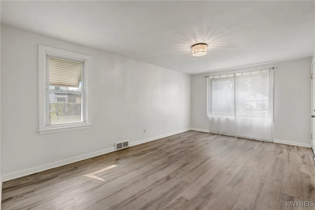 73 Oakmont Avenue, Buffalo, New York 14215, Buffalo, New York 14215, 4 Bedrooms Bedrooms, ,2 BathroomsBathrooms,Residential,For Sale,73 Oakmont Avenue, Buffalo, New York 14215,B1628531