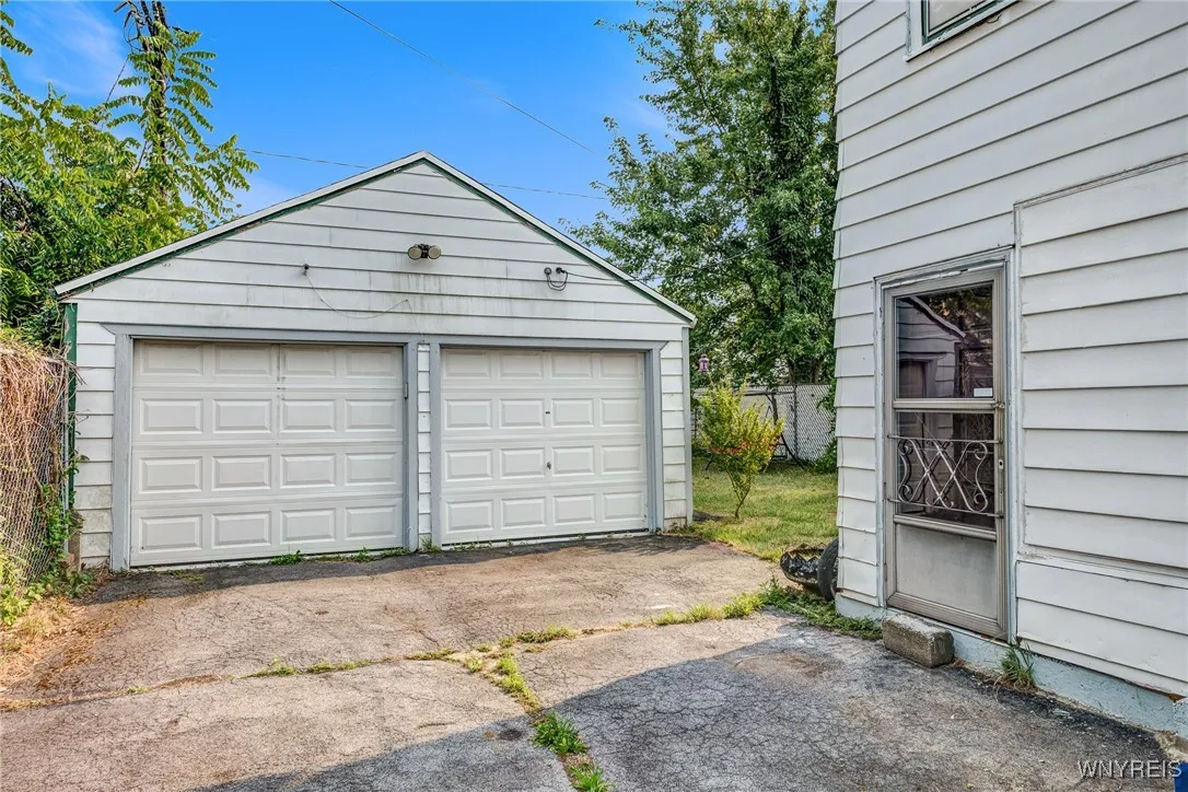 73 Oakmont Avenue, Buffalo, New York 14215, Buffalo, New York 14215, 4 Bedrooms Bedrooms, ,2 BathroomsBathrooms,Residential,For Sale,73 Oakmont Avenue, Buffalo, New York 14215,B1628531