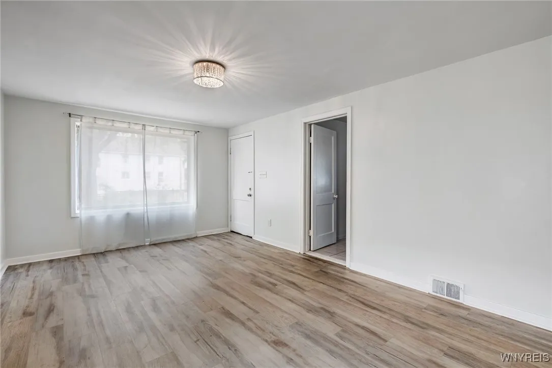 73 Oakmont Avenue, Buffalo, New York 14215, Buffalo, New York 14215, 4 Bedrooms Bedrooms, ,2 BathroomsBathrooms,Residential,For Sale,73 Oakmont Avenue, Buffalo, New York 14215,B1628531