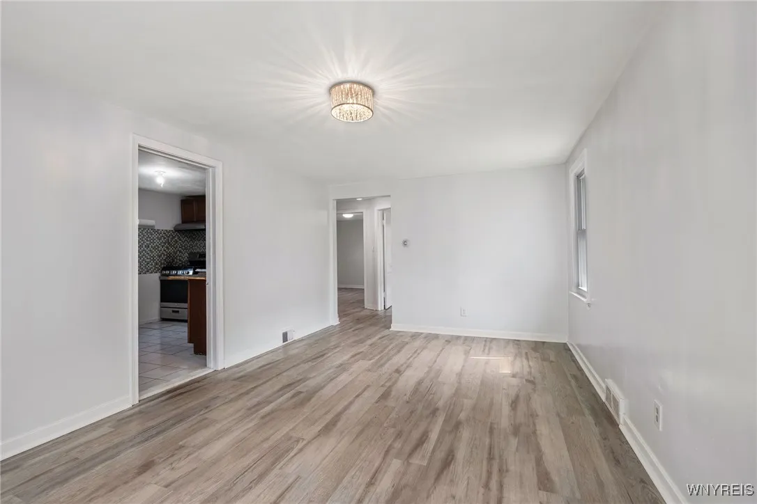 73 Oakmont Avenue, Buffalo, New York 14215, Buffalo, New York 14215, 4 Bedrooms Bedrooms, ,2 BathroomsBathrooms,Residential,For Sale,73 Oakmont Avenue, Buffalo, New York 14215,B1628531