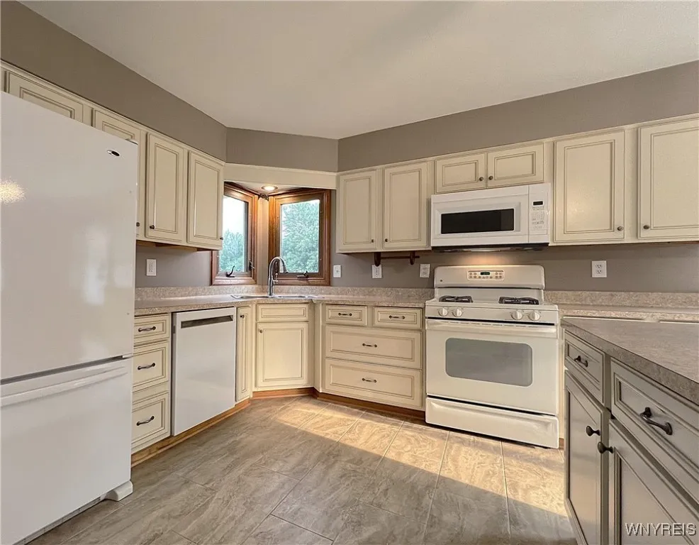 5600 Meadow Drive, Boston, New York 14075, Boston, New York 14075, 3 Bedrooms Bedrooms, 7 Rooms Rooms,2 BathroomsBathrooms,Residential,Closed,5600 Meadow Drive, Boston, New York 14075,0,B1628265