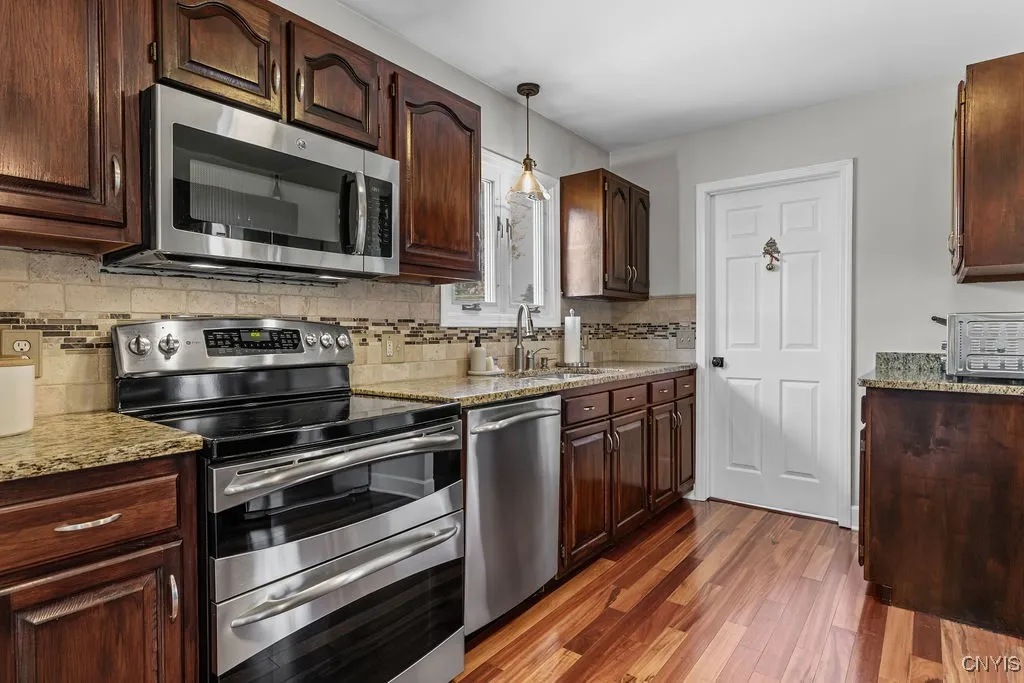 7843 Oneida, Cicero, New York 13030, Cicero, New York 13030, 3 Bedrooms Bedrooms, 6 Rooms Rooms,1 BathroomBathrooms,Residential,Closed,7843 Oneida, Cicero, New York 13030,0,S1628378