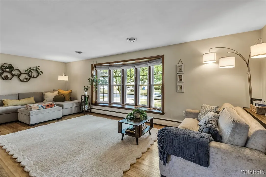 60 Fairways Boulevard, Amherst, New York 14221, Amherst, New York 14221, 3 Bedrooms Bedrooms, 7 Rooms Rooms,1 BathroomBathrooms,Residential,For Sale,60 Fairways Boulevard, Amherst, New York 14221,0,B1628364