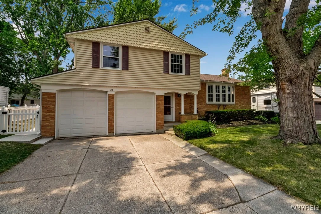60 Fairways Boulevard, Amherst, New York 14221, Amherst, New York 14221, 3 Bedrooms Bedrooms, 7 Rooms Rooms,1 BathroomBathrooms,Residential,For Sale,60 Fairways Boulevard, Amherst, New York 14221,0,B1628364