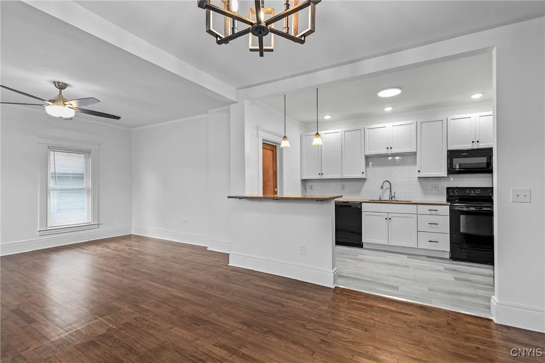 109 Erie Street, Syracuse, New York 13204, Syracuse, New York 13204, 4 Bedrooms Bedrooms, ,2 BathroomsBathrooms,Residential,Closed,109 Erie Street, Syracuse, New York 13204,0,S1628435