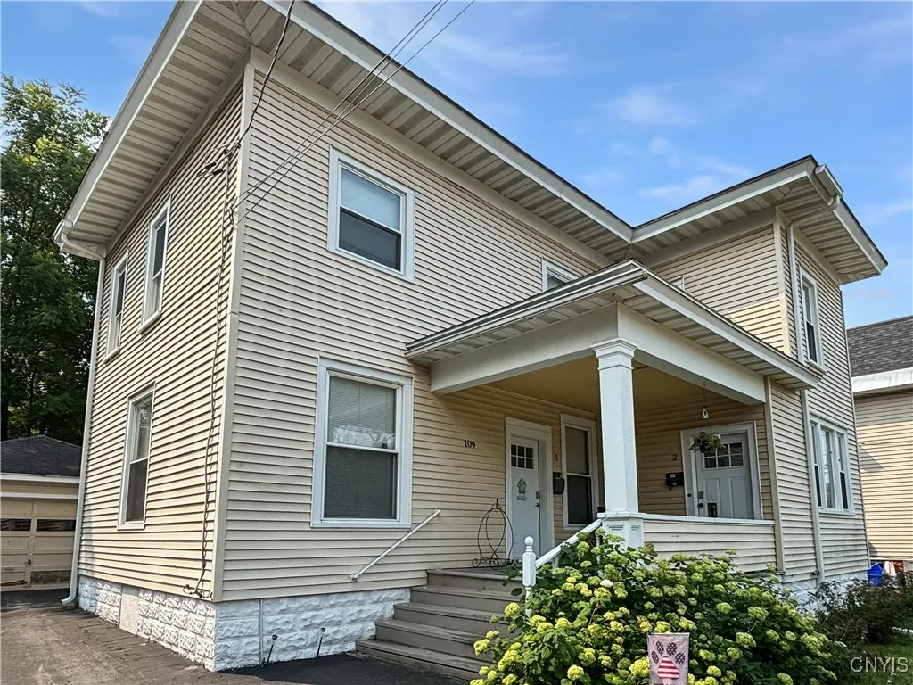 109 Erie Street, Syracuse, New York 13204, Syracuse, New York 13204, 4 Bedrooms Bedrooms, ,2 BathroomsBathrooms,Residential,Closed,109 Erie Street, Syracuse, New York 13204,0,S1628435