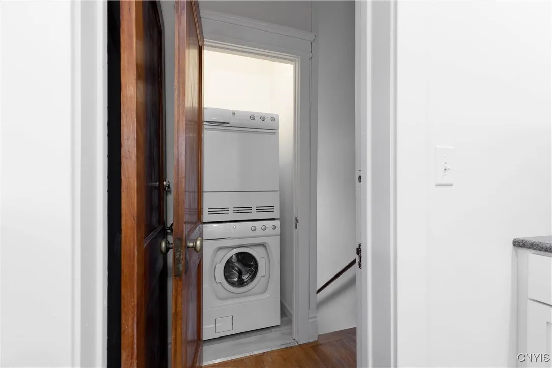 109 Erie Street, Syracuse, New York 13204, Syracuse, New York 13204, 4 Bedrooms Bedrooms, ,2 BathroomsBathrooms,Residential,Closed,109 Erie Street, Syracuse, New York 13204,0,S1628435