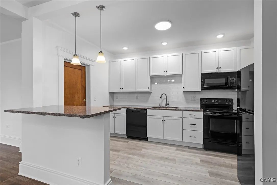 109 Erie Street, Syracuse, New York 13204, Syracuse, New York 13204, 4 Bedrooms Bedrooms, ,2 BathroomsBathrooms,Residential,Closed,109 Erie Street, Syracuse, New York 13204,0,S1628435