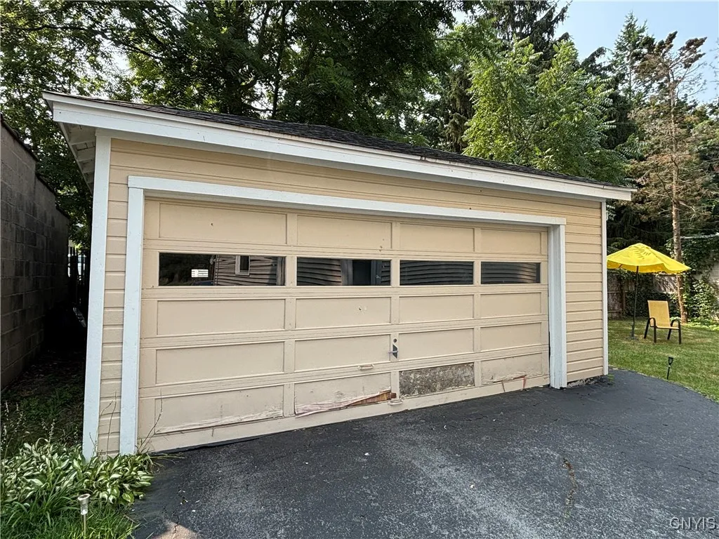 109 Erie Street, Syracuse, New York 13204, Syracuse, New York 13204, 4 Bedrooms Bedrooms, ,2 BathroomsBathrooms,Residential,Closed,109 Erie Street, Syracuse, New York 13204,0,S1628435