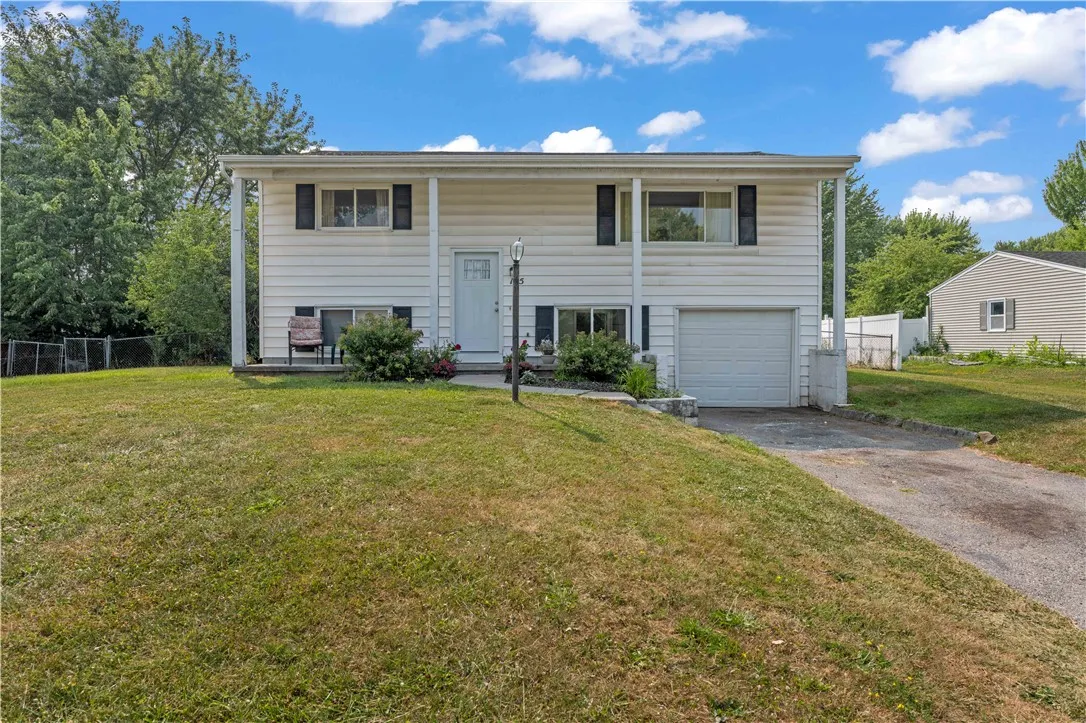 135 Strawberry Hill Road, Henrietta, New York 1462, Henrietta, New York 14623, 5 Bedrooms Bedrooms, 8 Rooms Rooms,2 BathroomsBathrooms,Residential,Closed,135 Strawberry Hill Road, Henrietta, New York 1462,0,R1627679