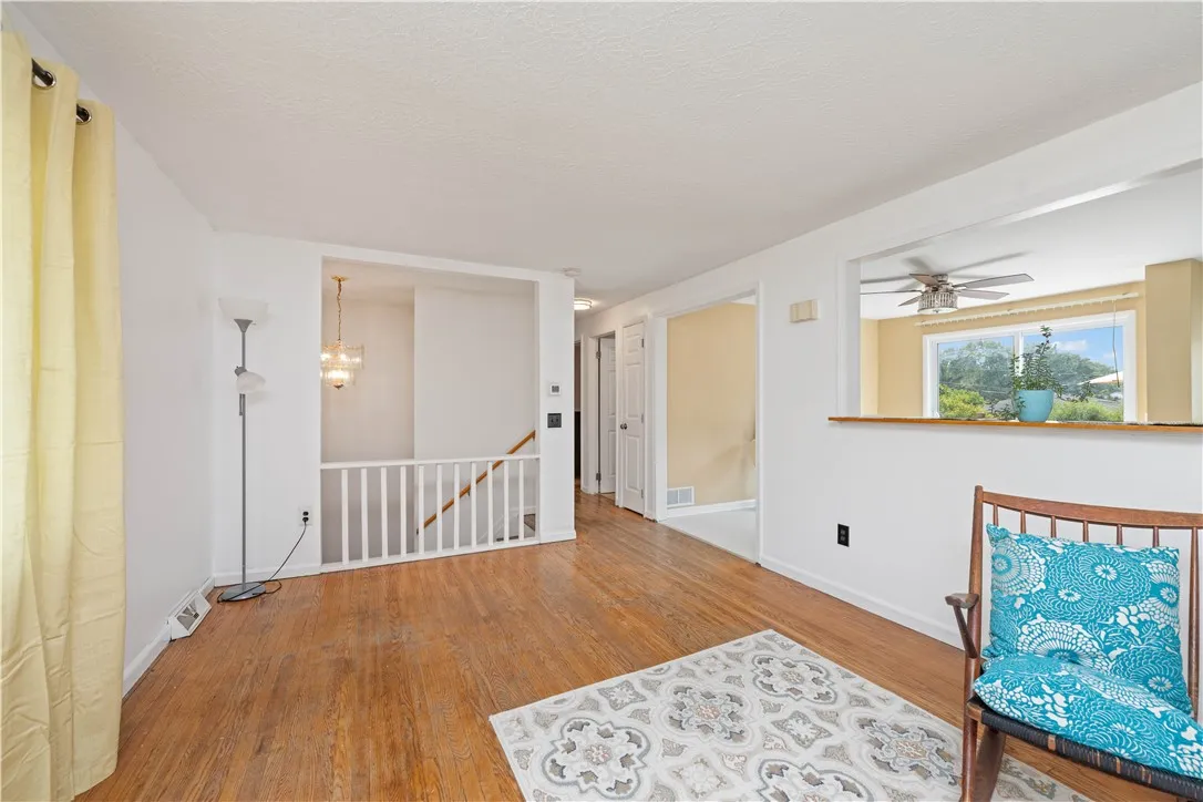 135 Strawberry Hill Road, Henrietta, New York 1462, Henrietta, New York 14623, 5 Bedrooms Bedrooms, 8 Rooms Rooms,2 BathroomsBathrooms,Residential,Closed,135 Strawberry Hill Road, Henrietta, New York 1462,0,R1627679