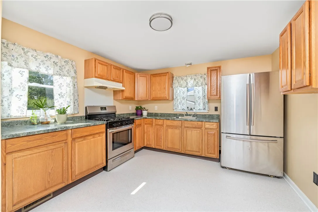 135 Strawberry Hill Road, Henrietta, New York 1462, Henrietta, New York 14623, 5 Bedrooms Bedrooms, 8 Rooms Rooms,2 BathroomsBathrooms,Residential,Closed,135 Strawberry Hill Road, Henrietta, New York 1462,0,R1627679