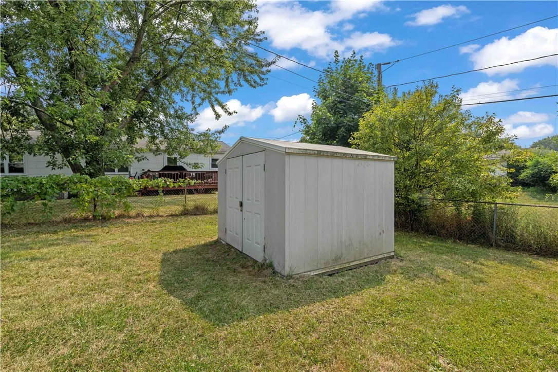 135 Strawberry Hill Road, Henrietta, New York 1462, Henrietta, New York 14623, 5 Bedrooms Bedrooms, 8 Rooms Rooms,2 BathroomsBathrooms,Residential,Closed,135 Strawberry Hill Road, Henrietta, New York 1462,0,R1627679