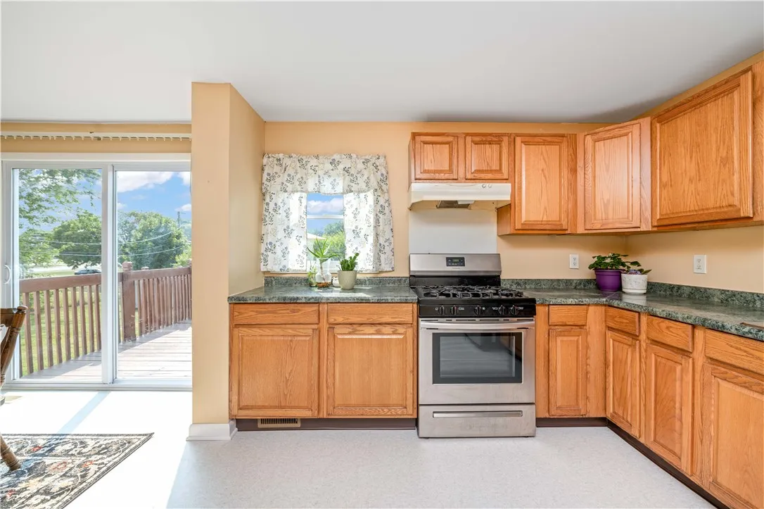 135 Strawberry Hill Road, Henrietta, New York 1462, Henrietta, New York 14623, 5 Bedrooms Bedrooms, 8 Rooms Rooms,2 BathroomsBathrooms,Residential,Closed,135 Strawberry Hill Road, Henrietta, New York 1462,0,R1627679