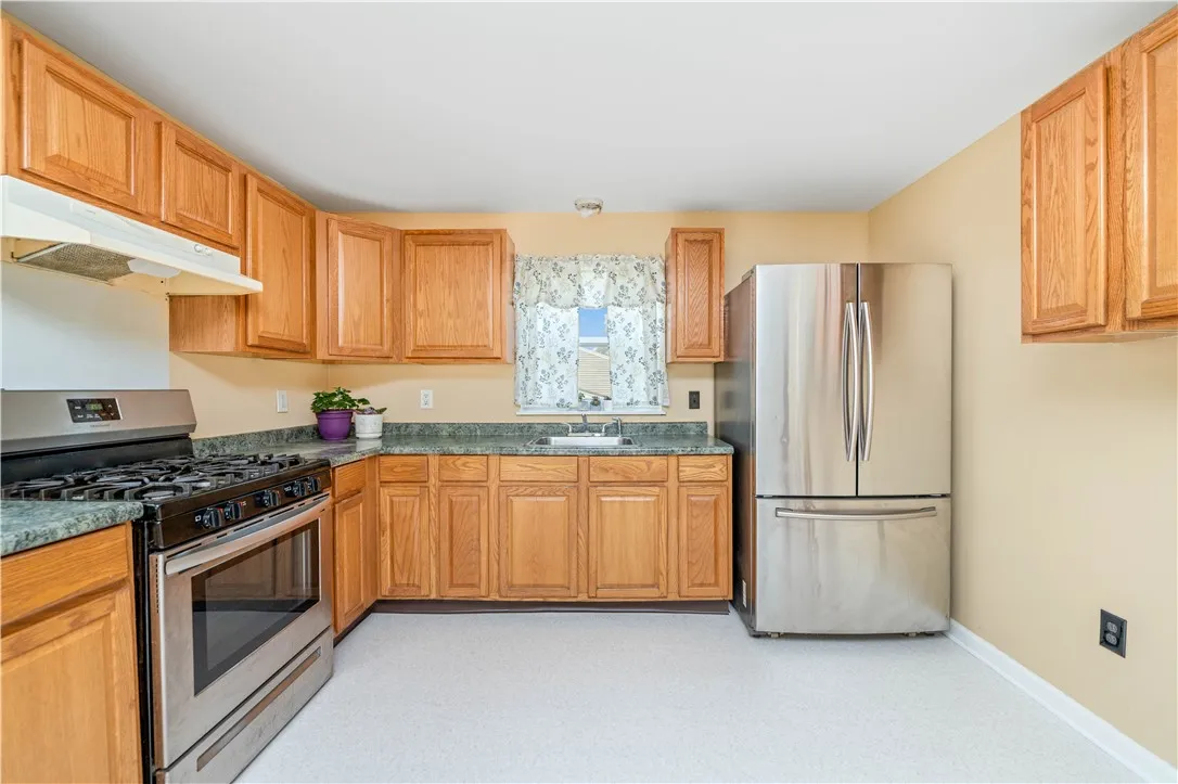 135 Strawberry Hill Road, Henrietta, New York 1462, Henrietta, New York 14623, 5 Bedrooms Bedrooms, 8 Rooms Rooms,2 BathroomsBathrooms,Residential,Closed,135 Strawberry Hill Road, Henrietta, New York 1462,0,R1627679