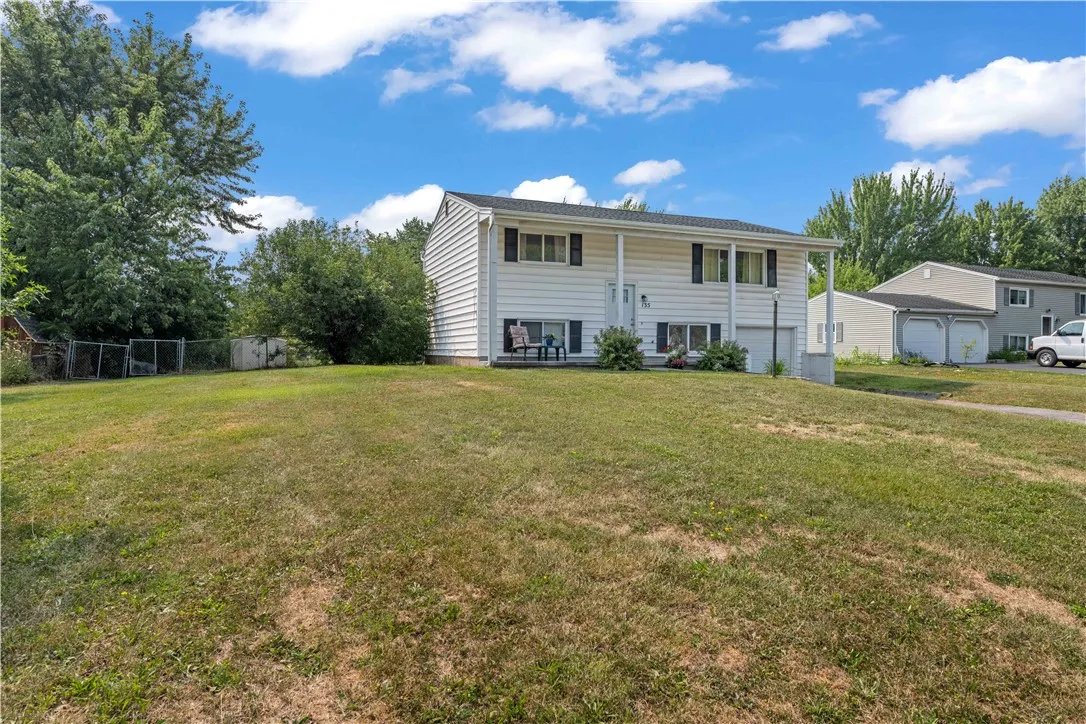 135 Strawberry Hill Road, Henrietta, New York 1462, Henrietta, New York 14623, 5 Bedrooms Bedrooms, 8 Rooms Rooms,2 BathroomsBathrooms,Residential,Closed,135 Strawberry Hill Road, Henrietta, New York 1462,0,R1627679