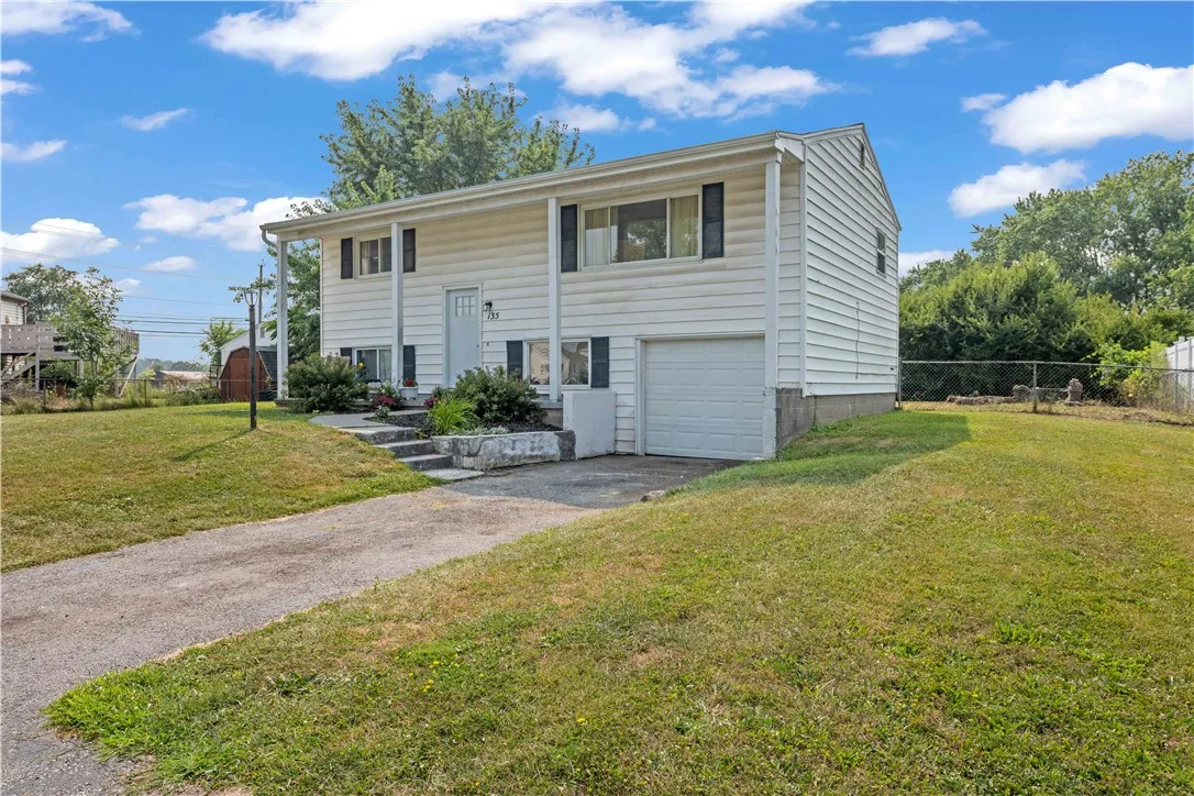 135 Strawberry Hill Road, Henrietta, New York 1462, Henrietta, New York 14623, 5 Bedrooms Bedrooms, 8 Rooms Rooms,2 BathroomsBathrooms,Residential,Closed,135 Strawberry Hill Road, Henrietta, New York 1462,0,R1627679