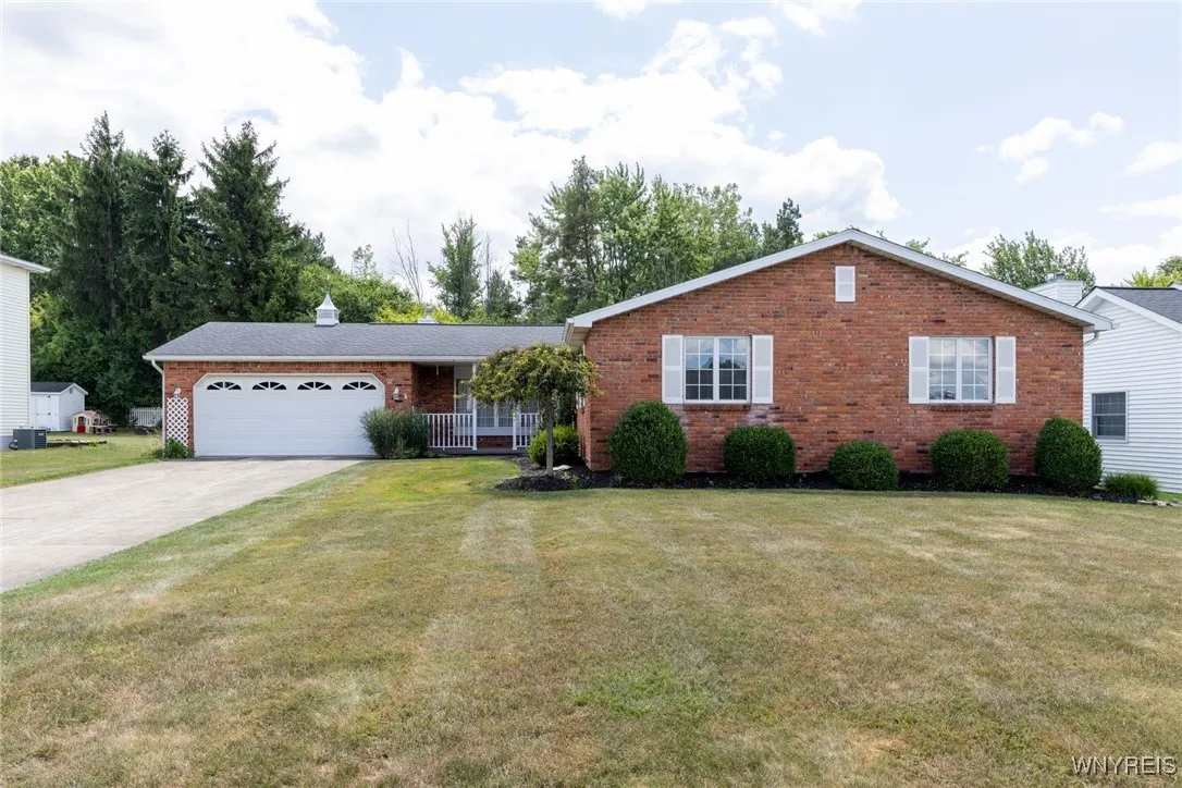 12 Pine Tree Lane, West Seneca, New York 14224, West Seneca, New York 14224, 3 Bedrooms Bedrooms, 6 Rooms Rooms,2 BathroomsBathrooms,Residential,For Sale,12 Pine Tree Lane, West Seneca, New York 14224,B1627871