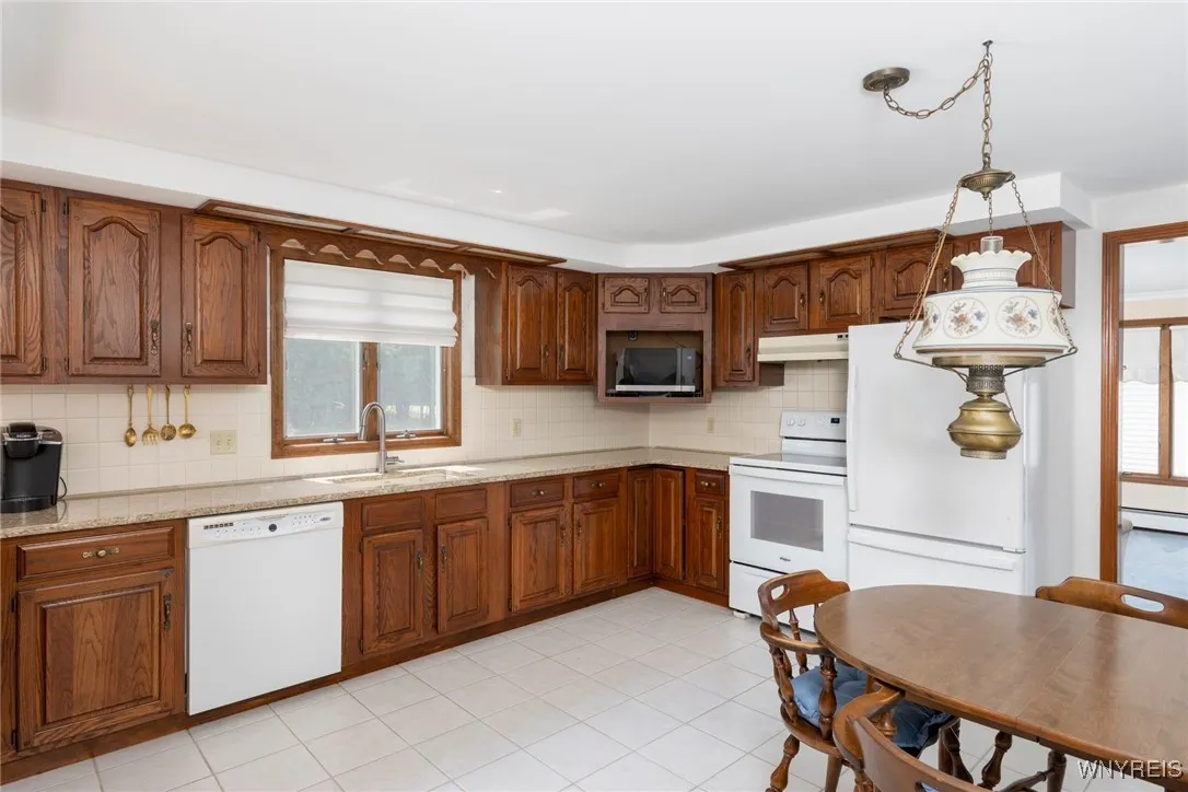 12 Pine Tree Lane, West Seneca, New York 14224, West Seneca, New York 14224, 3 Bedrooms Bedrooms, 6 Rooms Rooms,2 BathroomsBathrooms,Residential,Closed,12 Pine Tree Lane, West Seneca, New York 14224,0,B1627871