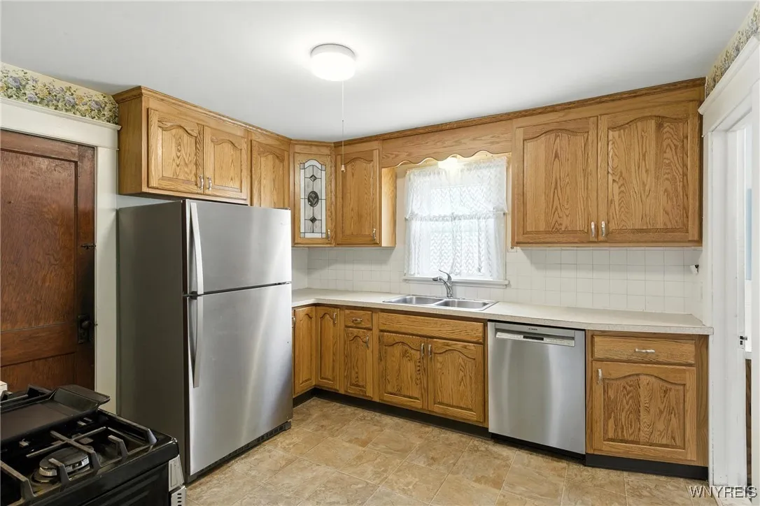92 Helen Avenue, Hamburg, New York 14219, Hamburg, New York 14219, 3 Bedrooms Bedrooms, 10 Rooms Rooms,2 BathroomsBathrooms,Residential,For Sale,92 Helen Avenue, Hamburg, New York 14219,B1628057
