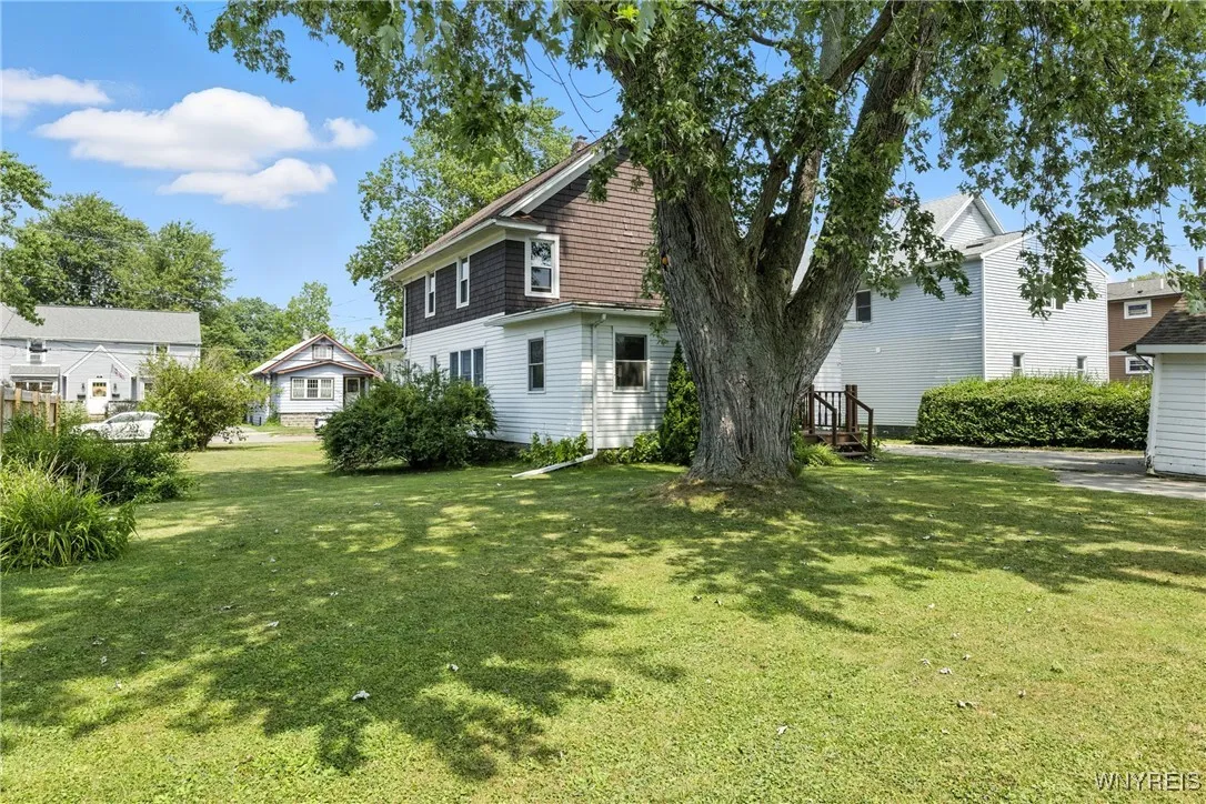 92 Helen Avenue, Hamburg, New York 14219, Hamburg, New York 14219, 3 Bedrooms Bedrooms, 10 Rooms Rooms,2 BathroomsBathrooms,Residential,For Sale,92 Helen Avenue, Hamburg, New York 14219,B1628057