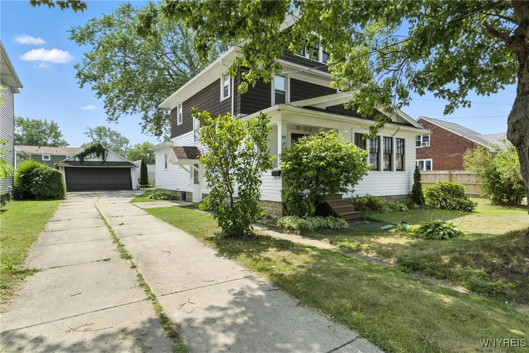 92 Helen Avenue, Hamburg, New York 14219, Hamburg, New York 14219, 3 Bedrooms Bedrooms, 10 Rooms Rooms,2 BathroomsBathrooms,Residential,For Sale,92 Helen Avenue, Hamburg, New York 14219,B1628057