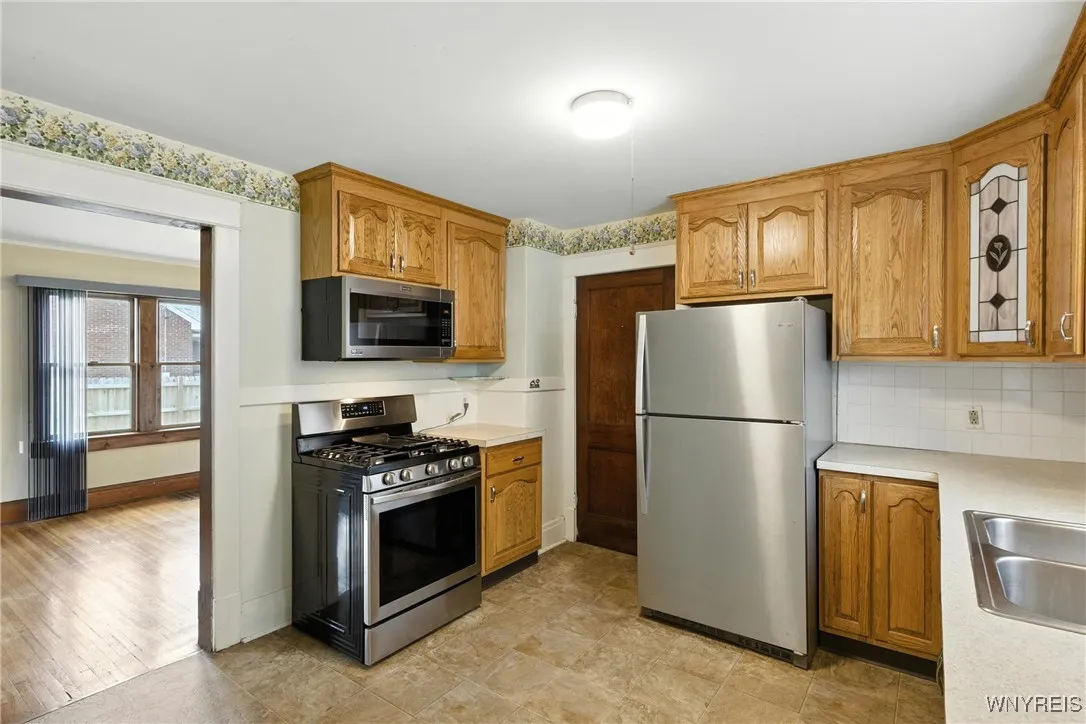 92 Helen Avenue, Hamburg, New York 14219, Hamburg, New York 14219, 3 Bedrooms Bedrooms, 10 Rooms Rooms,2 BathroomsBathrooms,Residential,For Sale,92 Helen Avenue, Hamburg, New York 14219,B1628057
