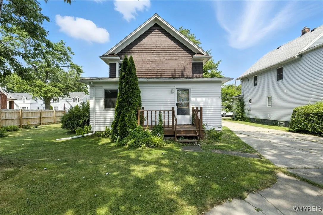 92 Helen Avenue, Hamburg, New York 14219, Hamburg, New York 14219, 3 Bedrooms Bedrooms, 10 Rooms Rooms,2 BathroomsBathrooms,Residential,For Sale,92 Helen Avenue, Hamburg, New York 14219,B1628057
