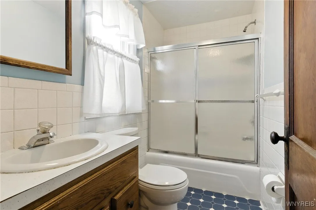 92 Helen Avenue, Hamburg, New York 14219, Hamburg, New York 14219, 3 Bedrooms Bedrooms, 10 Rooms Rooms,2 BathroomsBathrooms,Residential,For Sale,92 Helen Avenue, Hamburg, New York 14219,B1628057