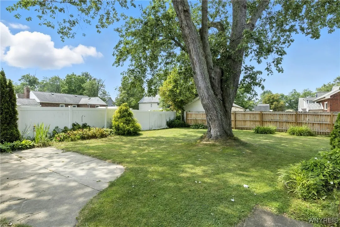 92 Helen Avenue, Hamburg, New York 14219, Hamburg, New York 14219, 3 Bedrooms Bedrooms, 10 Rooms Rooms,2 BathroomsBathrooms,Residential,For Sale,92 Helen Avenue, Hamburg, New York 14219,B1628057