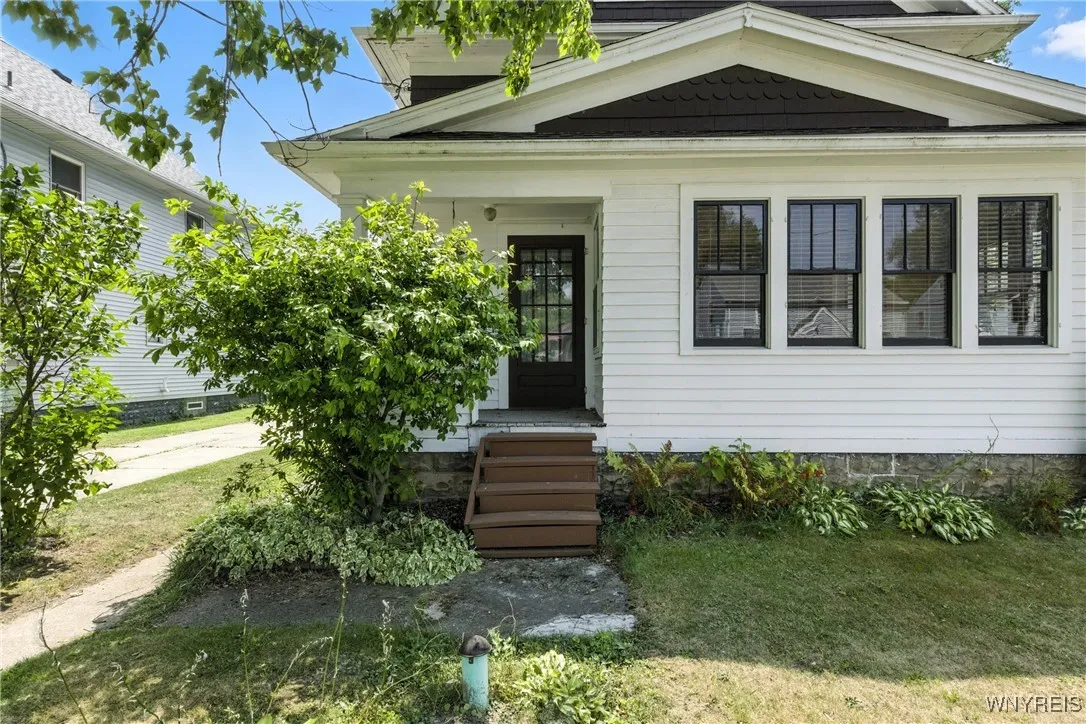 92 Helen Avenue, Hamburg, New York 14219, Hamburg, New York 14219, 3 Bedrooms Bedrooms, 10 Rooms Rooms,2 BathroomsBathrooms,Residential,For Sale,92 Helen Avenue, Hamburg, New York 14219,B1628057