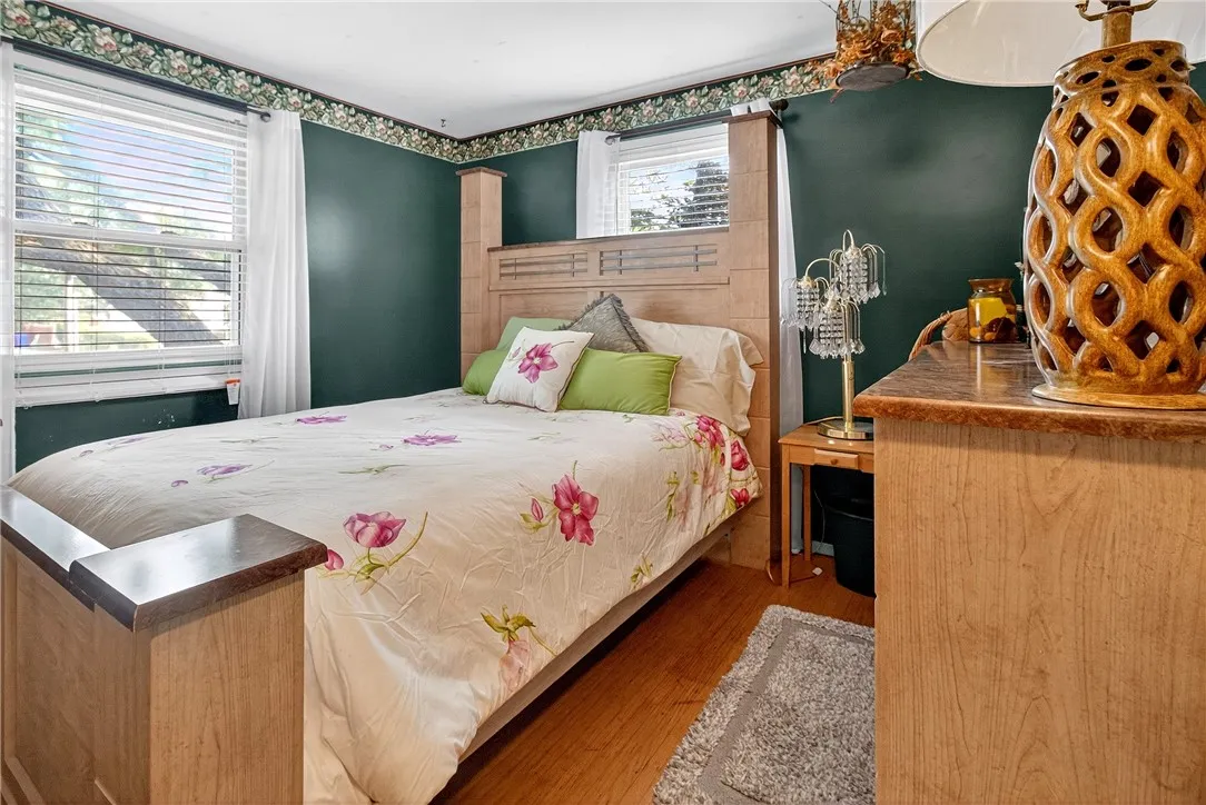 The upstairs bedrooms all have hardwood floors