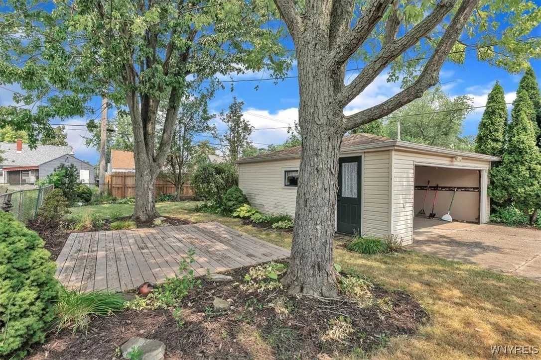 584 Highland Avenue, Tonawanda, New York 14223, Tonawanda, New York 14223, 3 Bedrooms Bedrooms, 6 Rooms Rooms,1 BathroomBathrooms,Residential,For Sale,584 Highland Avenue, Tonawanda, New York 14223,B1627737