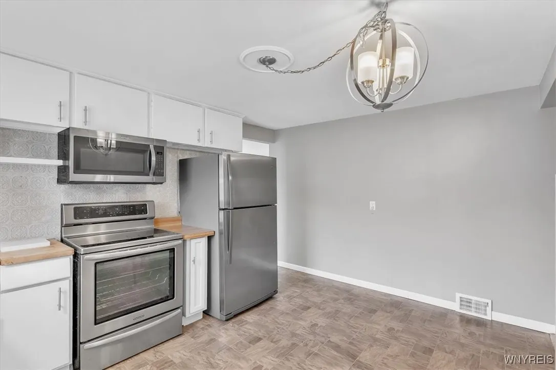 584 Highland Avenue, Tonawanda, New York 14223, Tonawanda, New York 14223, 3 Bedrooms Bedrooms, 6 Rooms Rooms,1 BathroomBathrooms,Residential,For Sale,584 Highland Avenue, Tonawanda, New York 14223,B1627737