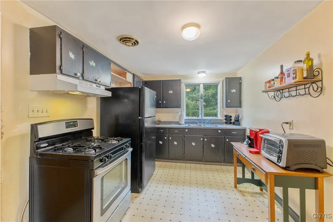 154 St. Louis Avenue, Syracuse, New York 13207, Syracuse, New York 13207, 3 Bedrooms Bedrooms, 5 Rooms Rooms,2 BathroomsBathrooms,Residential,Closed,154 St. Louis Avenue, Syracuse, New York 13207,0,S1626142