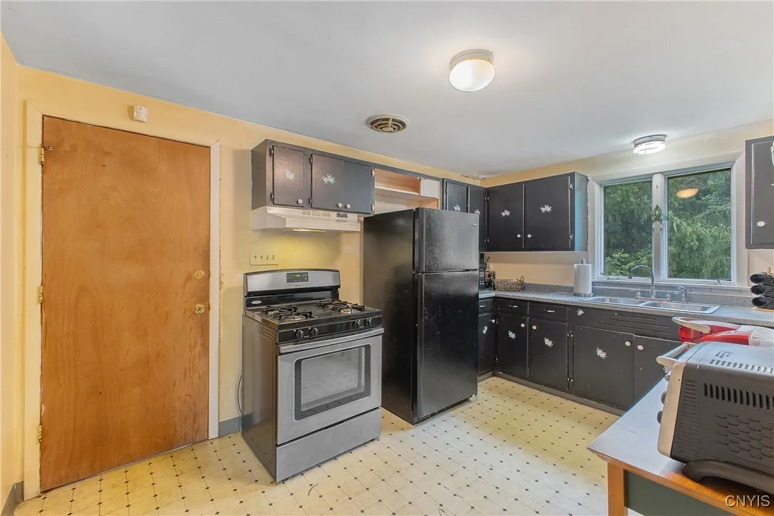 154 St. Louis Avenue, Syracuse, New York 13207, Syracuse, New York 13207, 3 Bedrooms Bedrooms, 5 Rooms Rooms,2 BathroomsBathrooms,Residential,Closed,154 St. Louis Avenue, Syracuse, New York 13207,0,S1626142