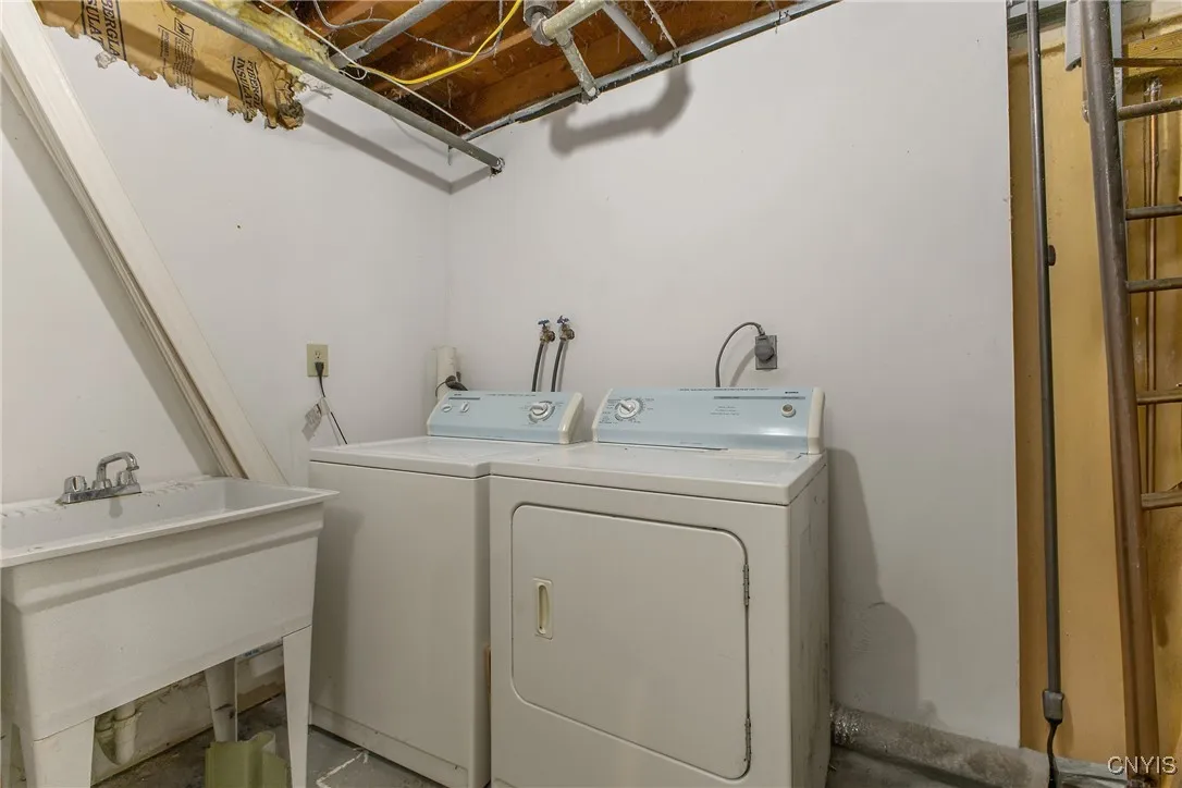 154 St. Louis Avenue, Syracuse, New York 13207, Syracuse, New York 13207, 3 Bedrooms Bedrooms, 5 Rooms Rooms,2 BathroomsBathrooms,Residential,Closed,154 St. Louis Avenue, Syracuse, New York 13207,0,S1626142